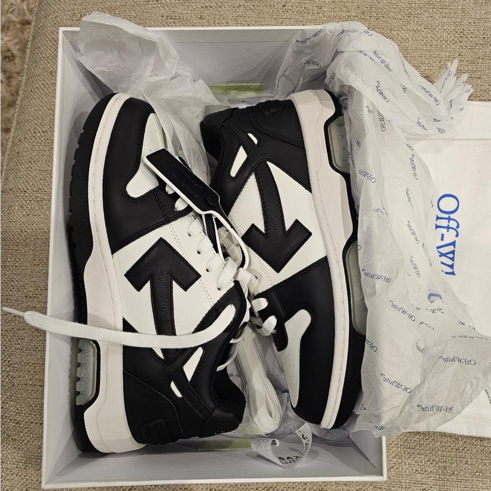 Off-White
Out Of Office lace-up sneakers